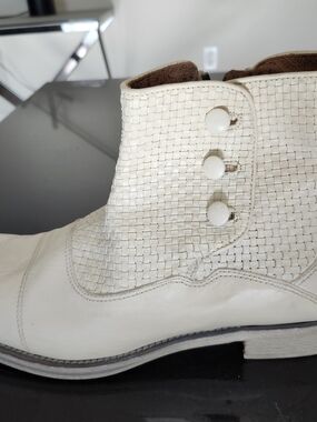 NEW JOHN VARVATOS BOOTS SIZE 11  Fleetwood IVORY    Originally $ 898.  NOW $550.